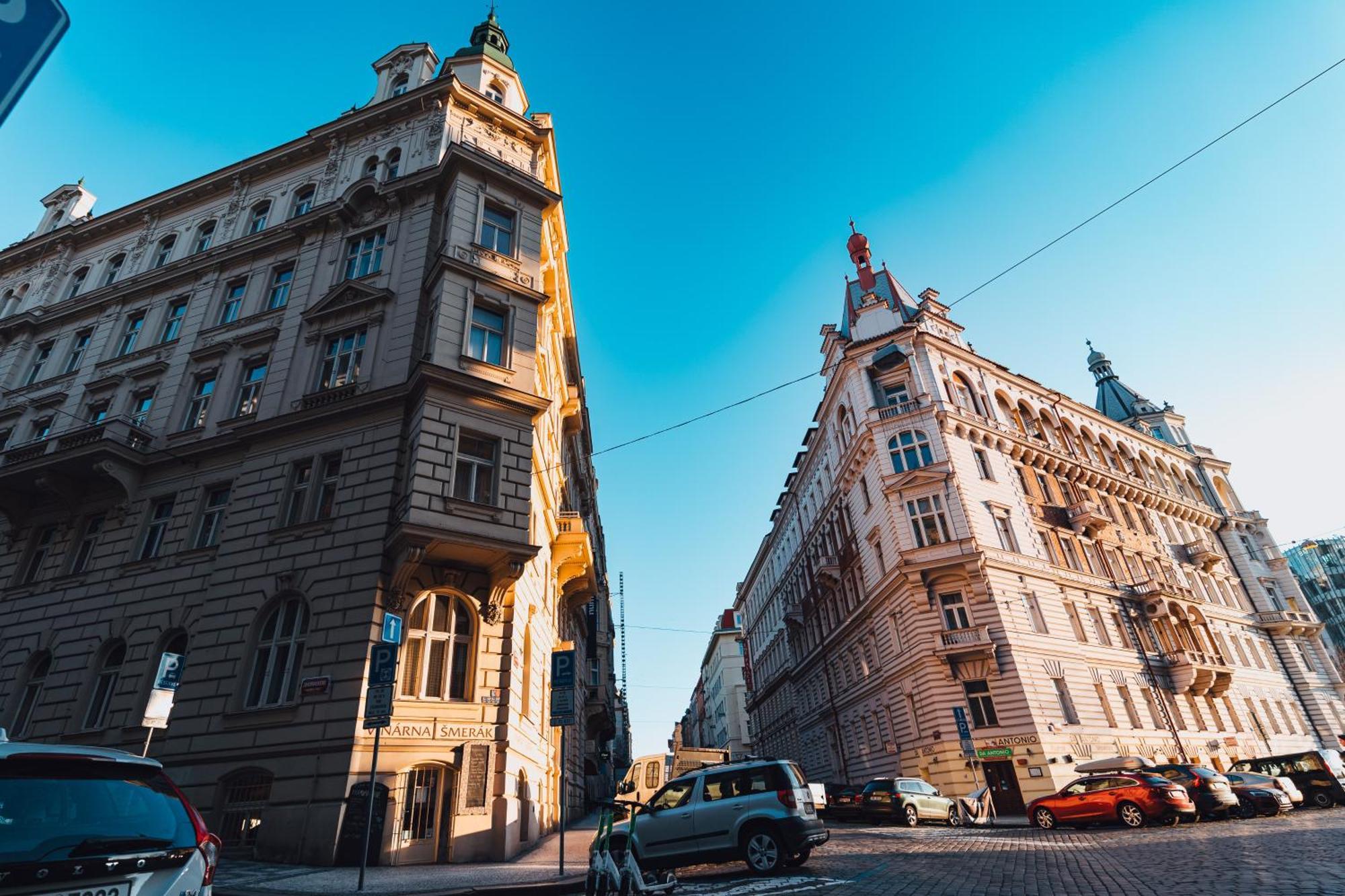Two-Level Apart With A Terrace Near The Vltava River プラハ エクステリア 写真