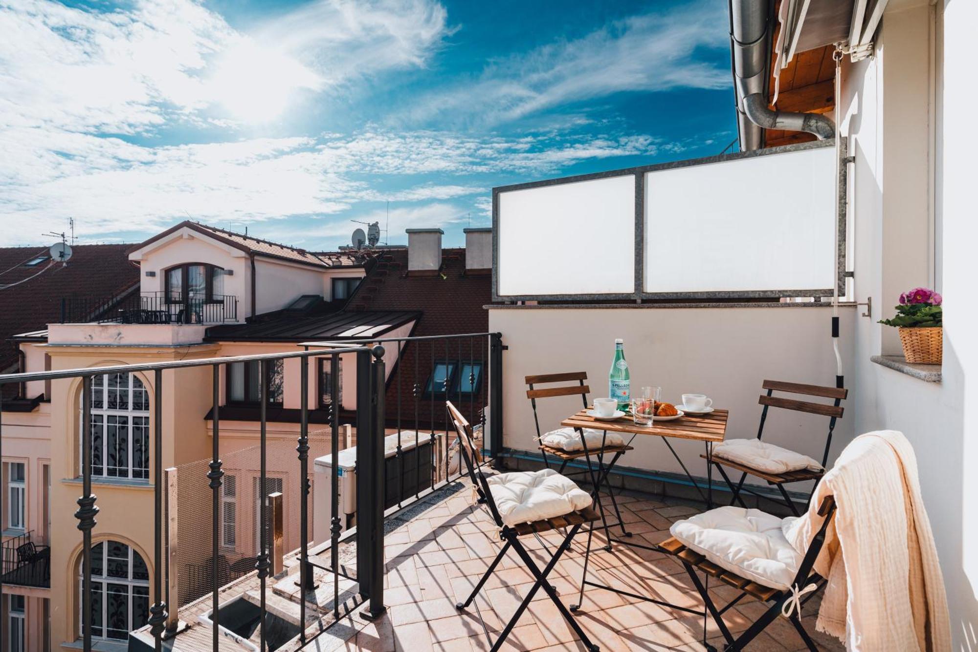Two-Level Apart With A Terrace Near The Vltava River プラハ エクステリア 写真
