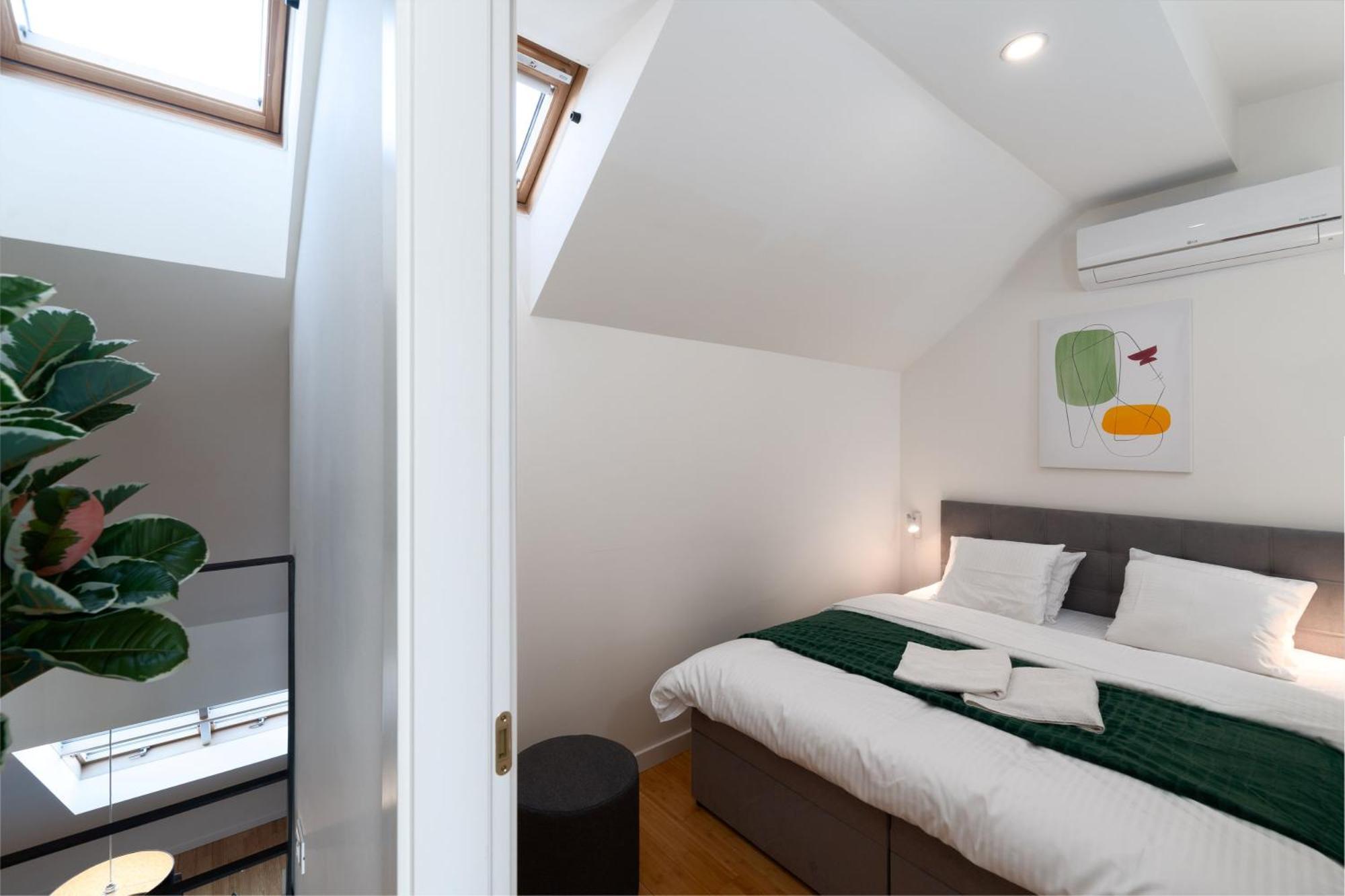 Two-Level Apart With A Terrace Near The Vltava River プラハ エクステリア 写真