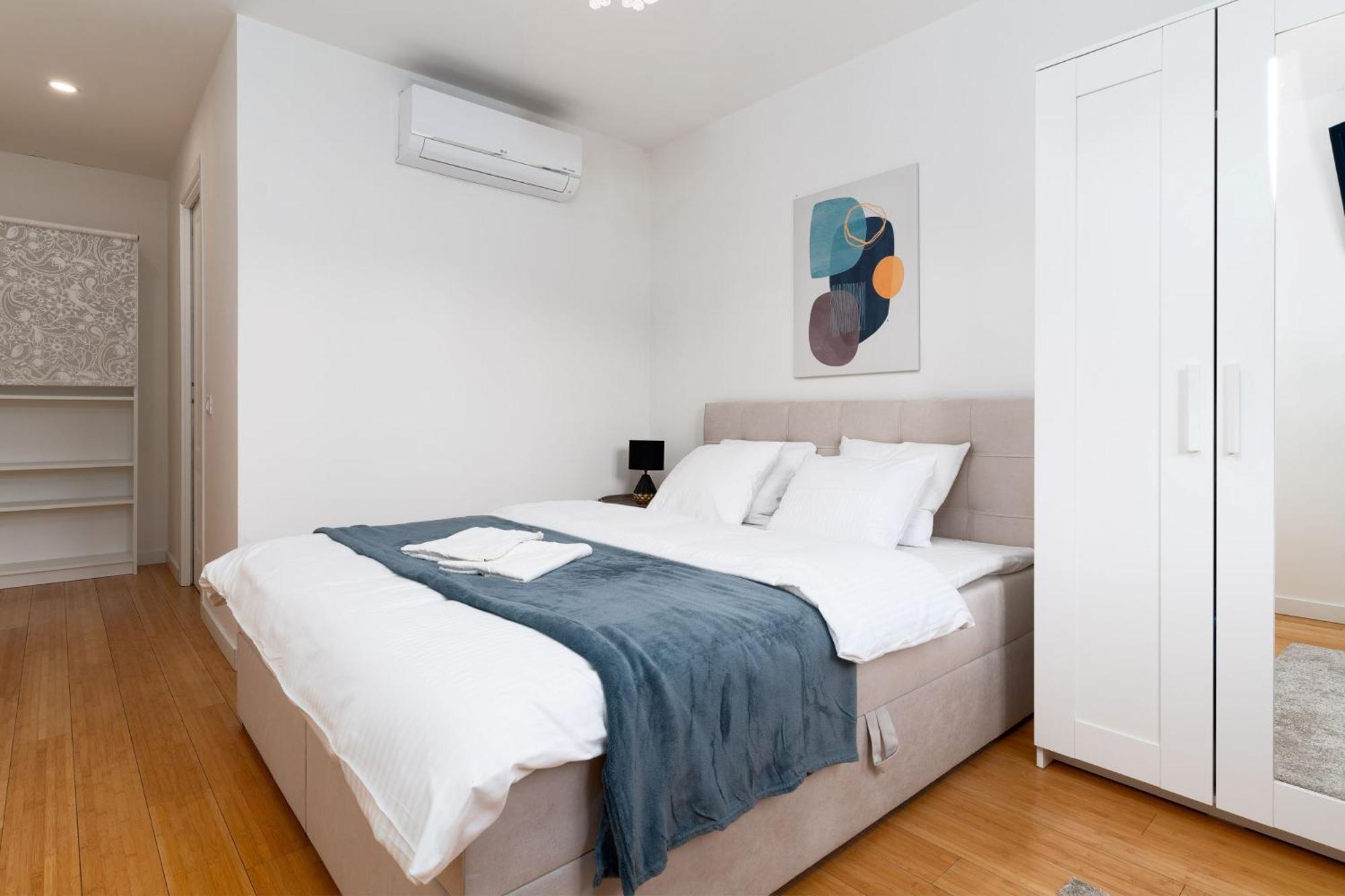 Two-Level Apart With A Terrace Near The Vltava River プラハ エクステリア 写真